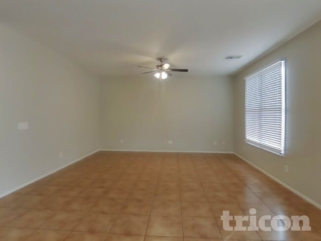 Building Photo - 2323 Grenadine Rd