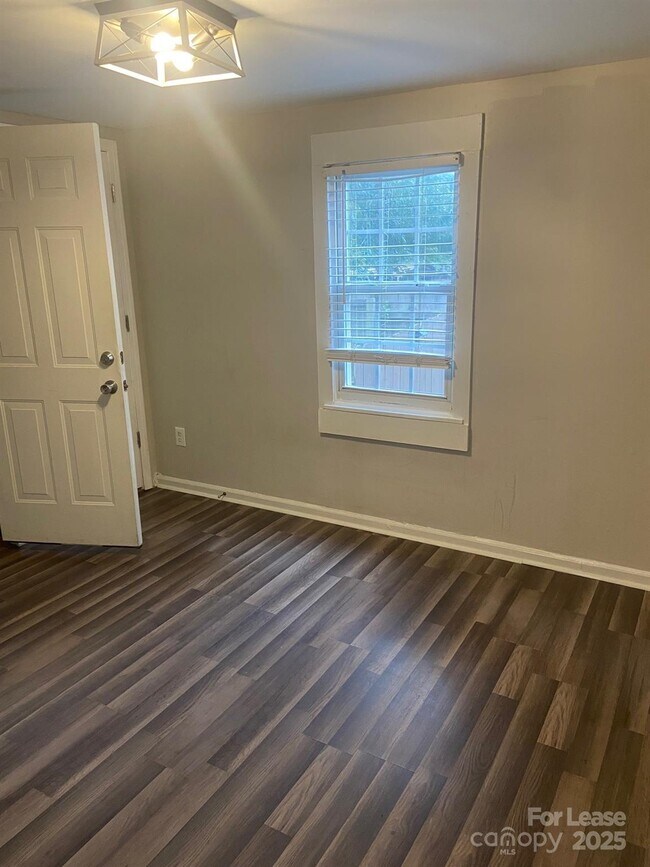 Foto del edificio - 3931 Bearwood Ave