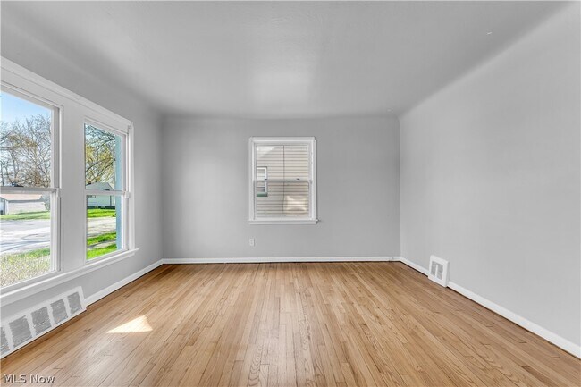 Building Photo - 12705 Kadel Ave