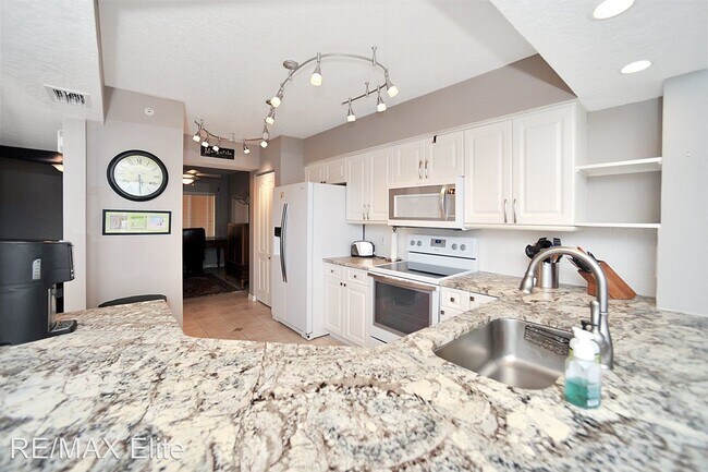 Building Photo - 3 br, 2.5 bath House - 1811 Highway A1A #2202