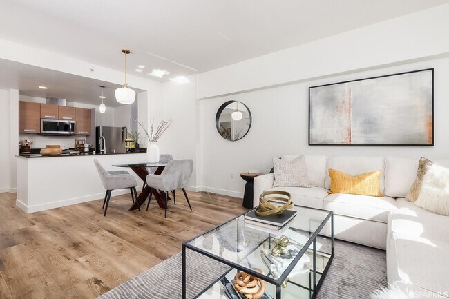 Foto del edificio - 1 Bedroom Condo with Parking and In-Unit L...