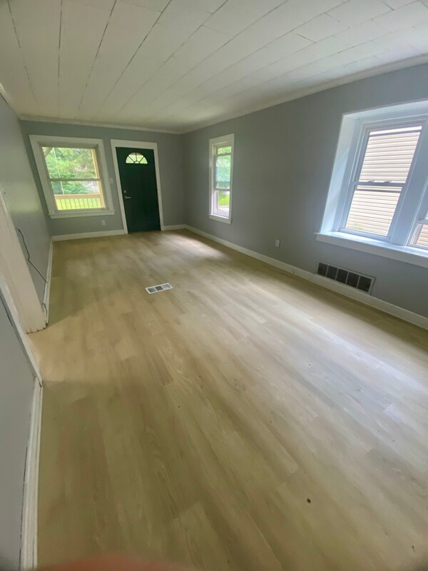 1036 Neptune Ave Akron, OH 44301 – photo 5