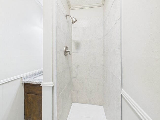 Building Photo - 107 Guillot Rd