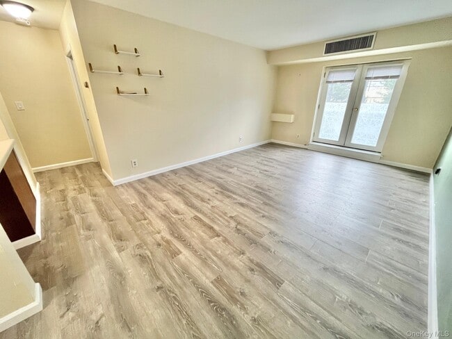 Foto del edificio - 501 N Barry Ave