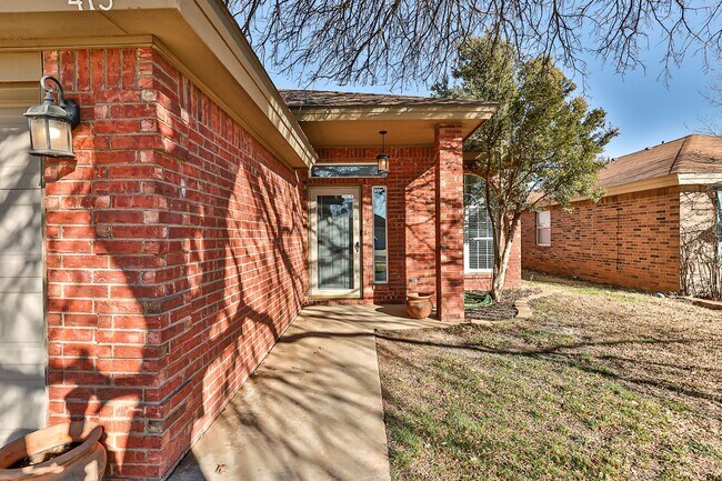 Foto del edificio - Well Maintained and Recently Updated 3/2/2...