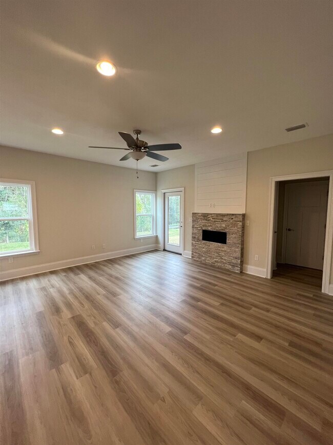 Building Photo - 209 Cottage Ct