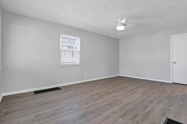 Building Photo - 1465 E 22nd Ave
