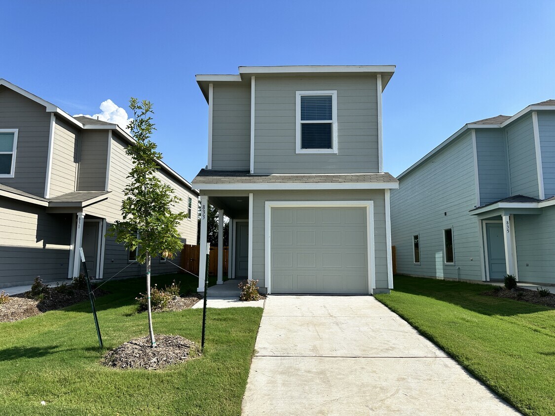 Foto principal - 833 Sandhill Crane Ln
