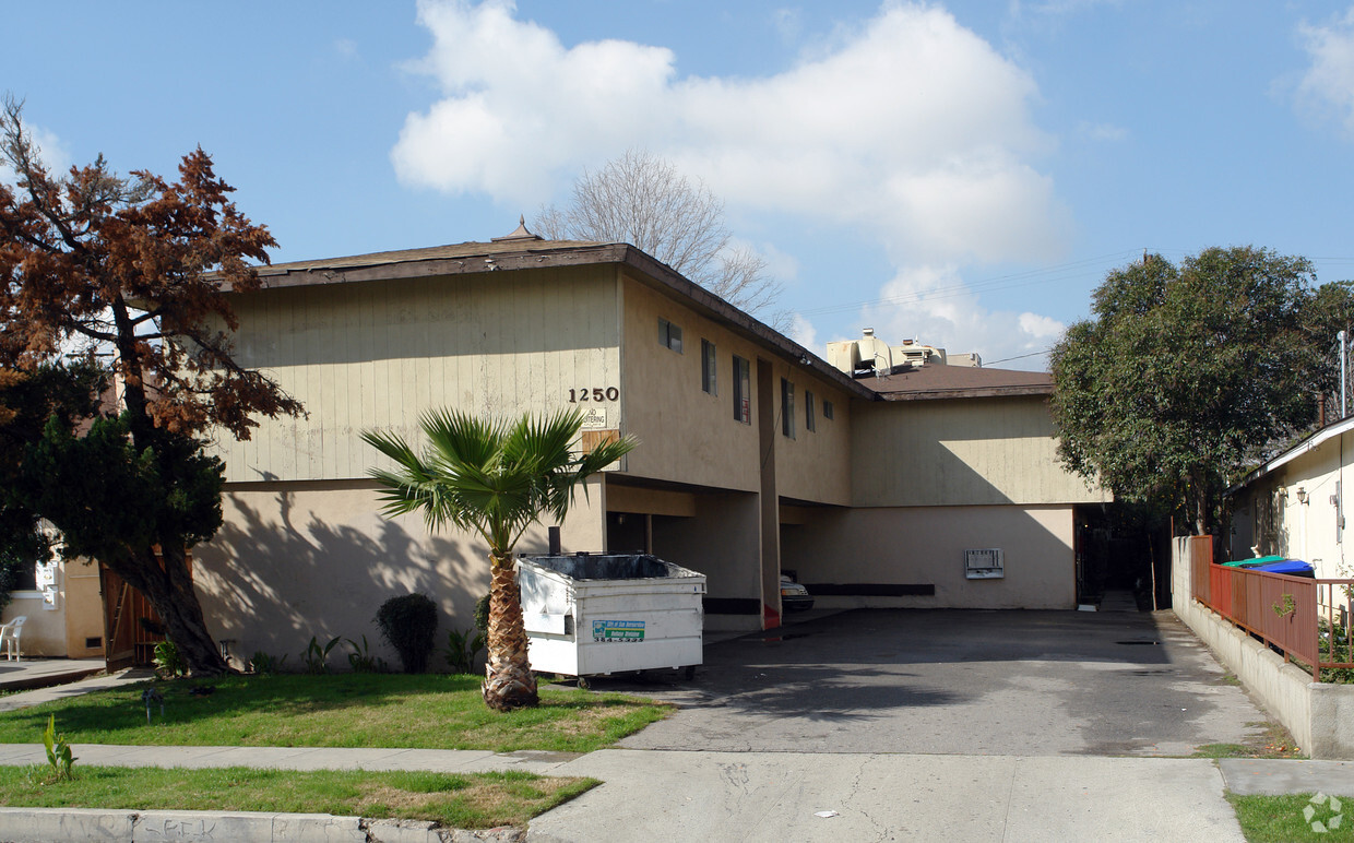 Primary Photo - 1250 N F St
