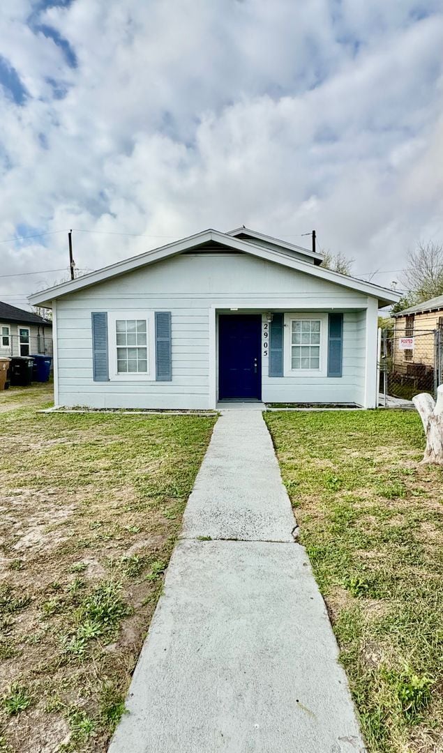 Building Photo - Spacious 4 Bedroom / 3 Bath Home for Rent – Westside Corpus Christi (Section 8 Welcomed)