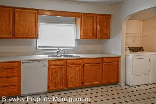 Foto del edificio - 3 br, 2 bath House - 310 E. 17th St