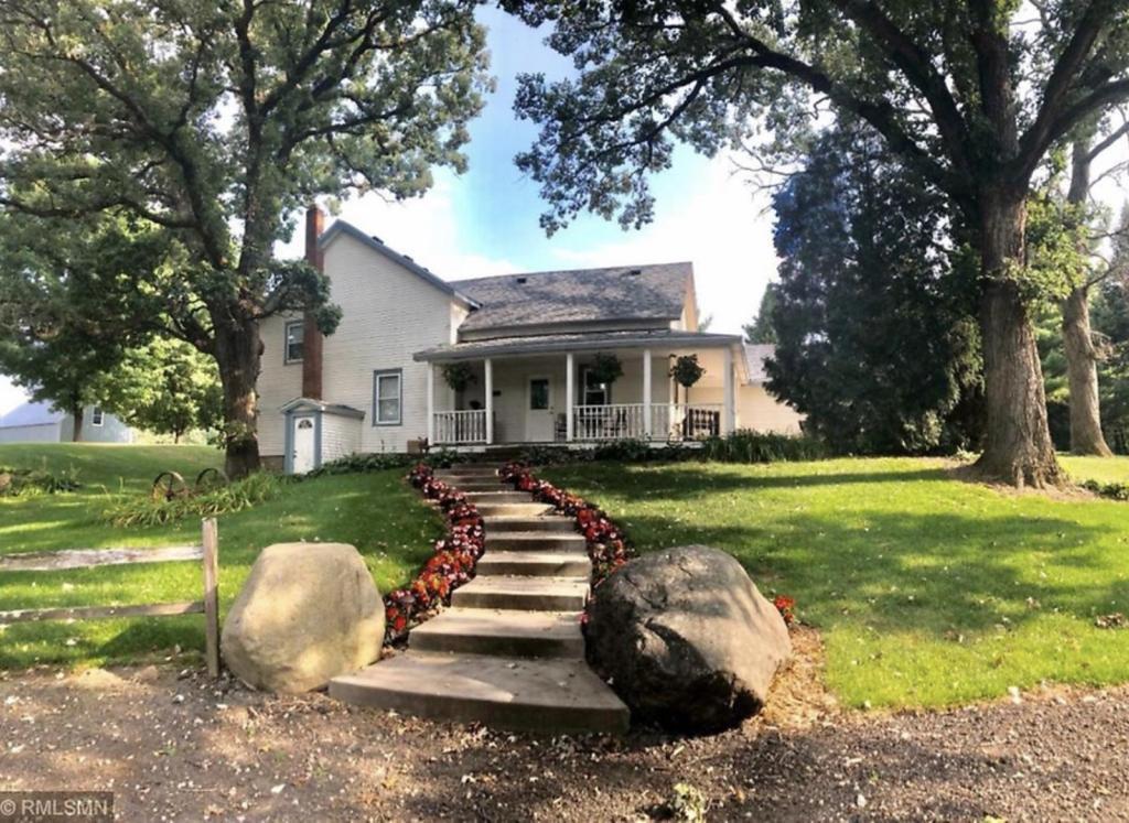 Foto principal - 5749 Lake Elmo Ave N