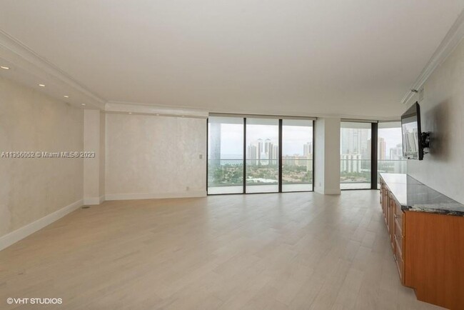 Building Photo - 19707 Turnberry Way