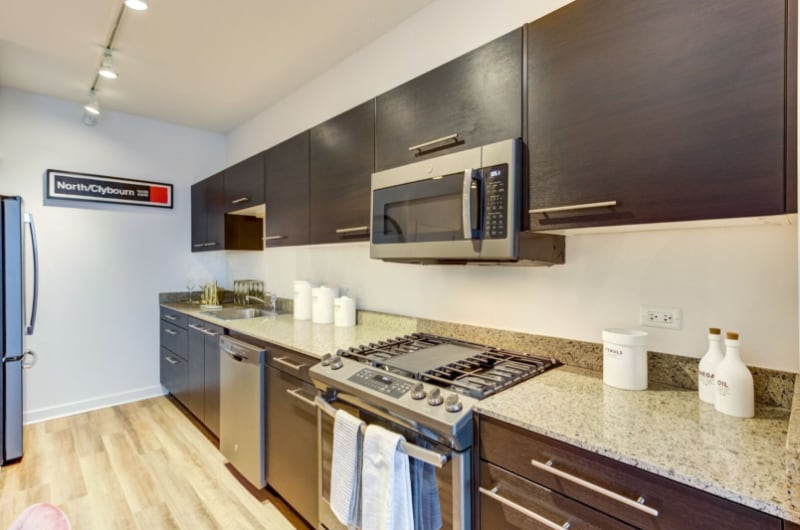 Photo - 847 W Blackhawk St (Chicago, IL)