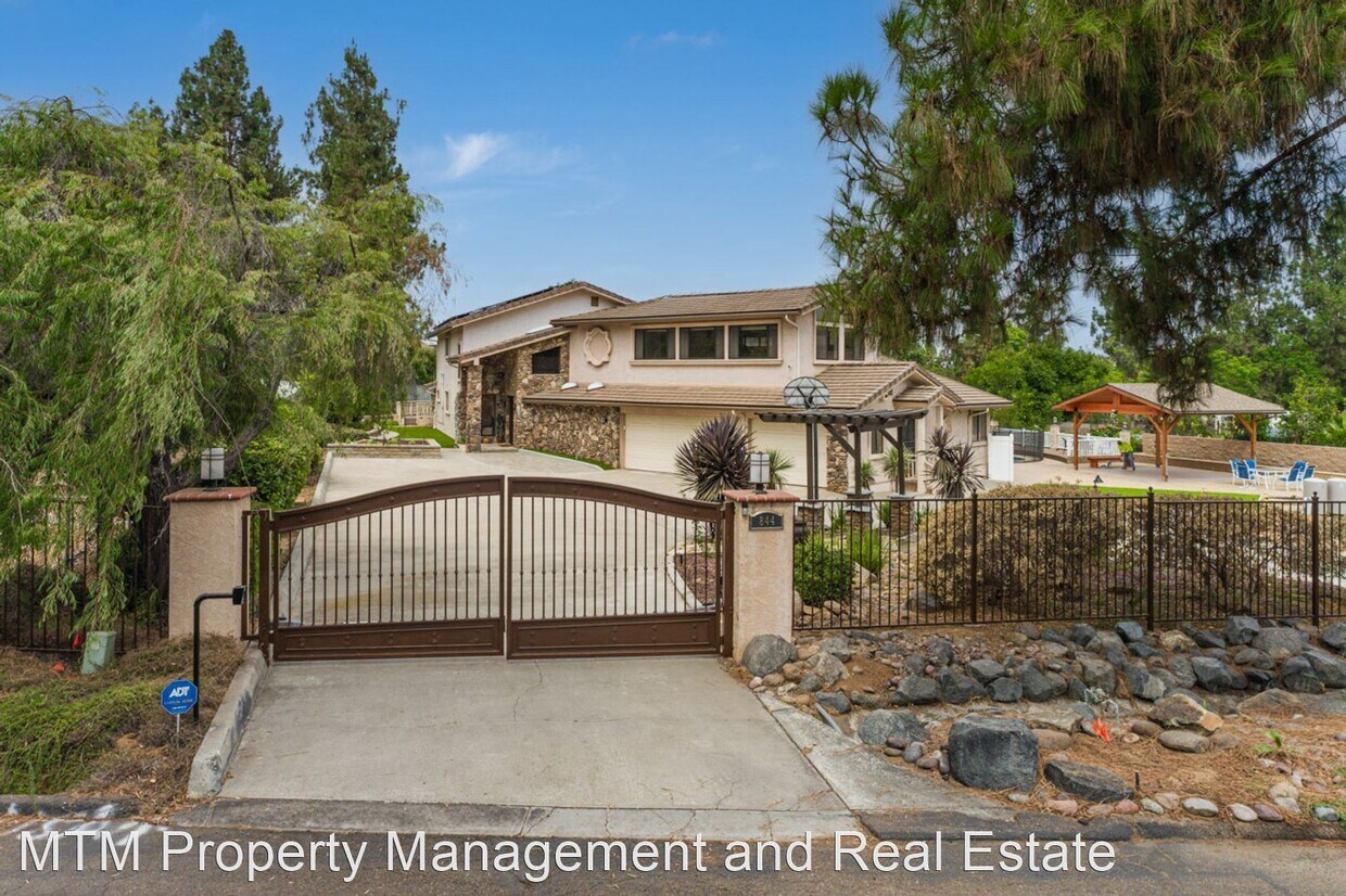 5 br, 6 bath House 844 Singing Heights House Rental in El Cajon, CA