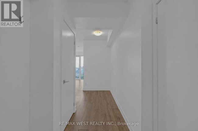 Building Photo - 159 Wellesley St E