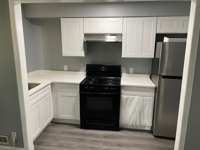 Foto del edificio - Two-Bedroom Home in Baltimore