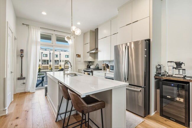 Building Photo - Immaculate Townhome near Downtown Durham with Stunning Rooftop Deck!