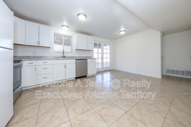 Foto del edificio - 4020 S Silver Beech Ave