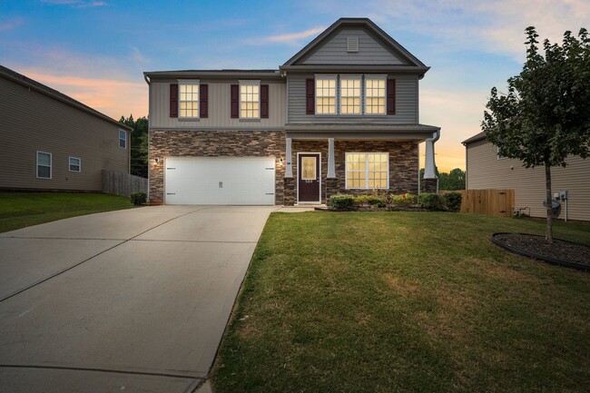 Foto del edificio - 4 BR, 2.5 BA Traditional Home, 2 Car Garag...