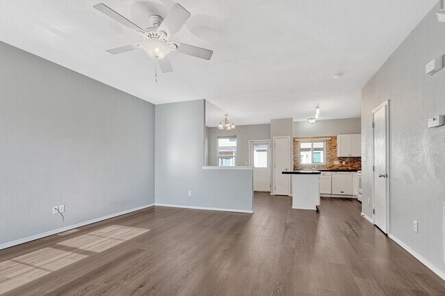 Foto del edificio - 10574 Country Park Point