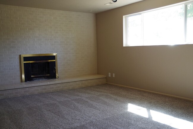 Building Photo - NOW AVAILABLE! MUST SEE - BEAUTIFUL 4BR/3B...