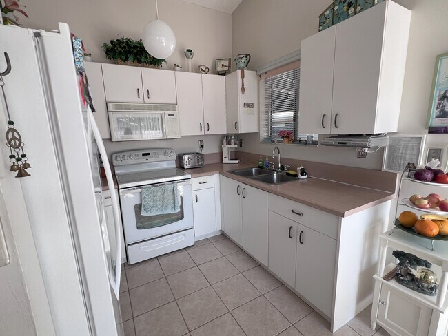 Kitchen - 7872 NW 34th Pl