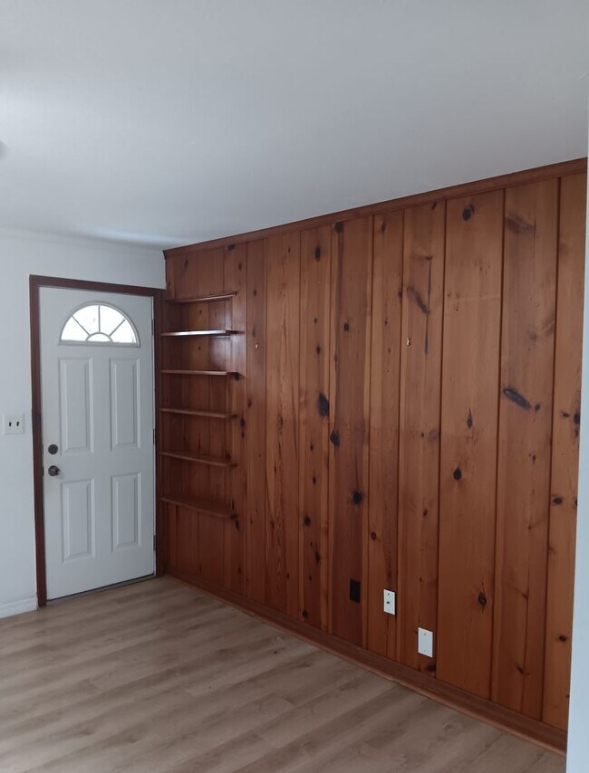 Foto del edificio - Annual 2 Bedroom + Den / 2 Bath Home – Sar...