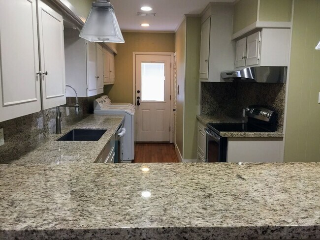 Building Photo - 2106 Colquitt St