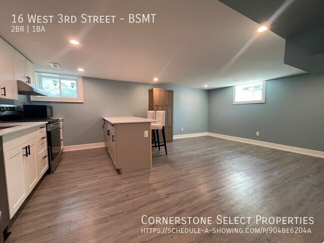 Photo du bâtiment - Spacious Lower Suite By Mohawk College