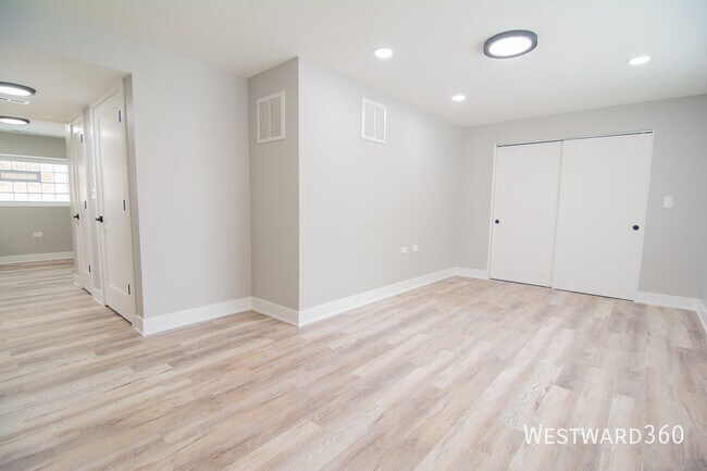 Foto del edificio - 6141 N Hermitage Ave