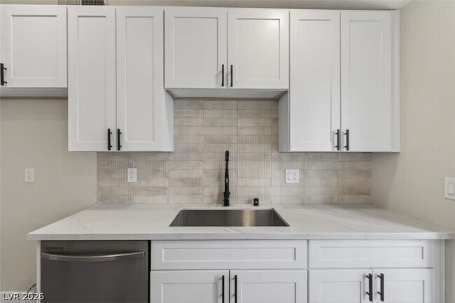 Building Photo - 6529 Pinon Pine Way