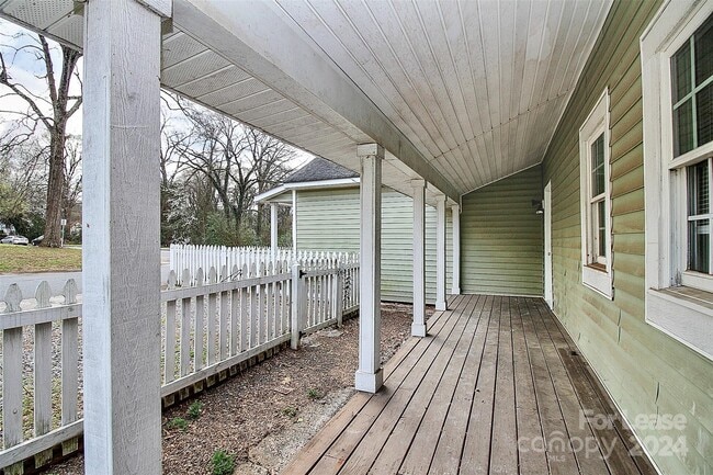 Building Photo - 1301 N McDowell St
