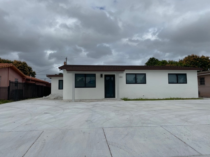 Photo - 1331 W 33rd St (Hialeah, FL)