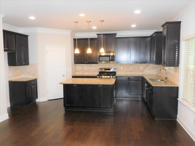 Foto del edificio - So much sq. ft.! 5 bedrooms 3 baths - Bedr...