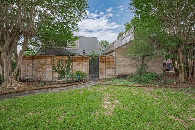 Foto del edificio - 2107 Shadowbriar Dr