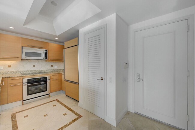 Foto del edificio - Turnberry Towers East 804- Strip/City/Mnt Views from this Stunning 1Bd/1.5Ba Residence