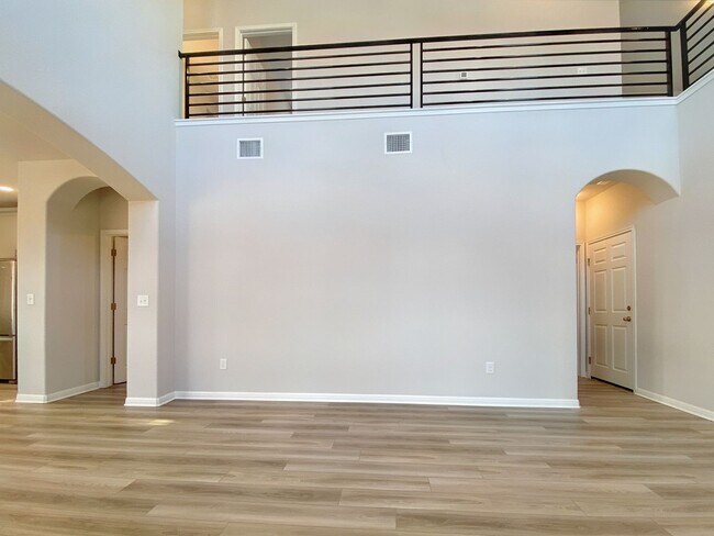 Building Photo - Beautiful and Spacious 4/BR 3.5/BA Modern ...