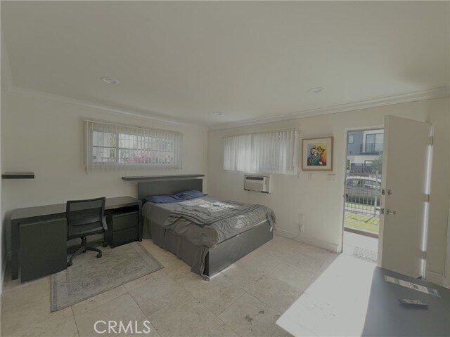 Foto principal - 5255 Denny Ave