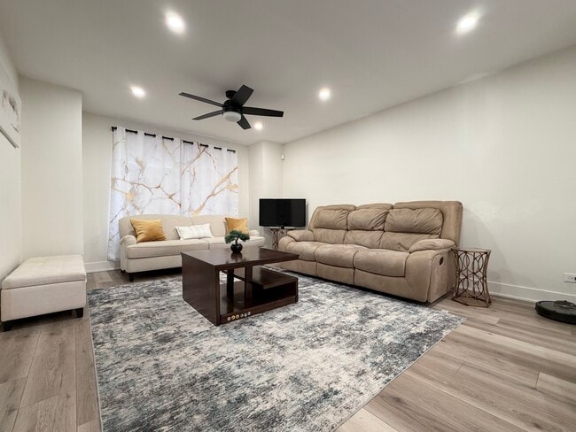 Foto del edificio - 1750 Henley St