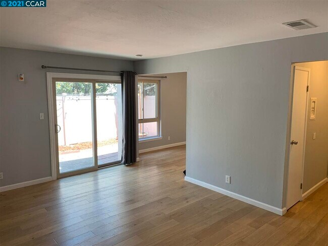 Building Photo - 2043 Sierra Rd