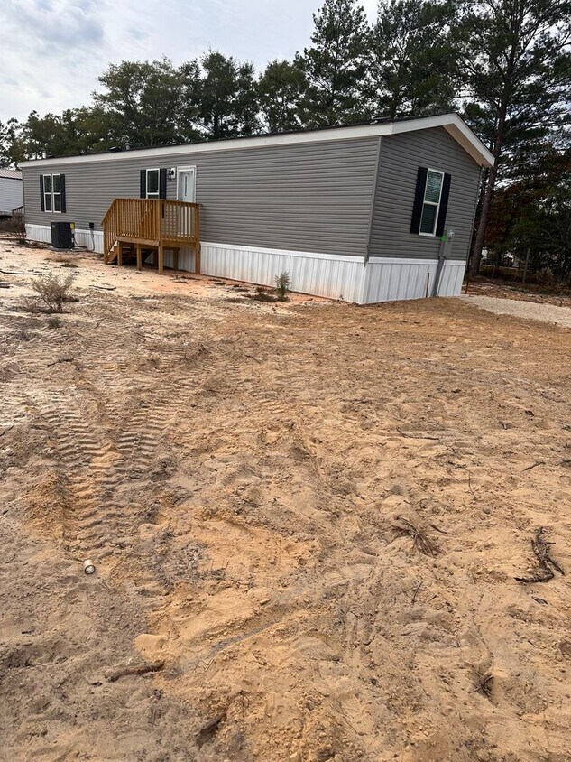 Foto principal - BRAND NEW-3 Bedroom / 2 Bath-MOVE-IN SPECIAL - 1 MONTH FREE