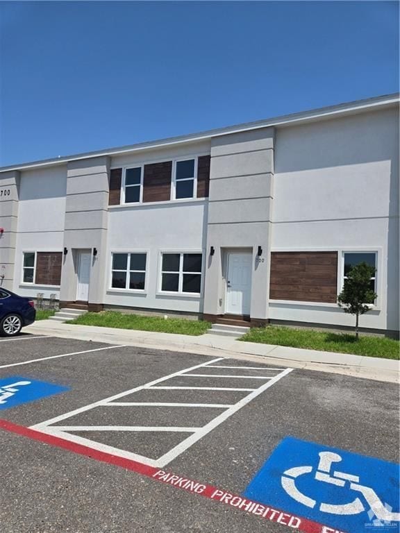 Building Photo - 901 E Yuma Ave