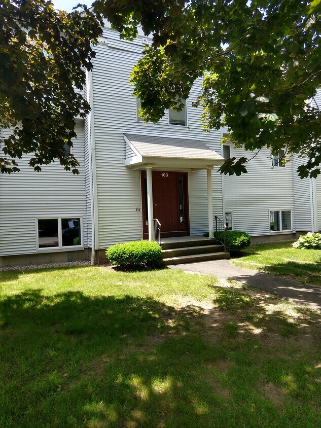 103 Hamden Ave Unit g, Waterbury, CT 06704 Condo for Rent in Waterbury, CT