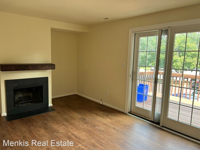 Building Photo - 2 br, 2.5 bath House - 4804 Bradley Blvd
