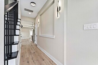 Building Photo - 9227 Ashville Dr