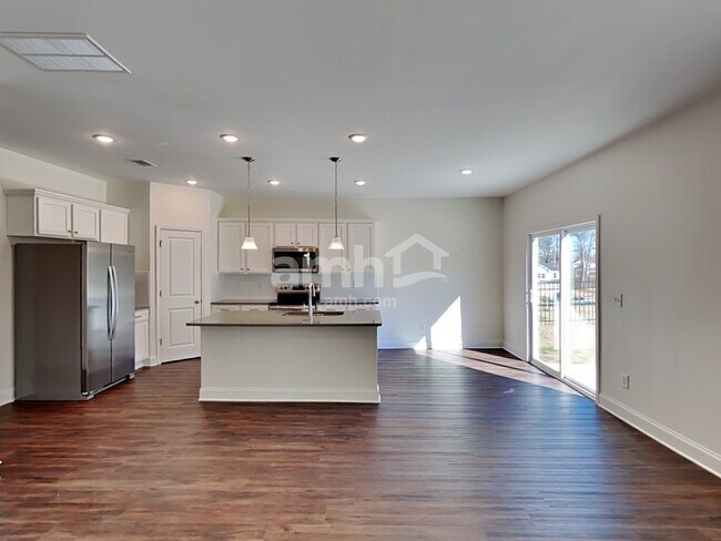 Building Photo - 3931 Chivalry Dr