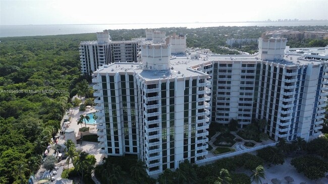 Building Photo - 1121 Crandon Blvd