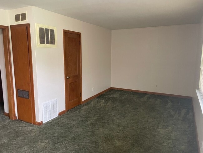Building Photo - Nice Affordable 1 Bedroom Apartment on the...
