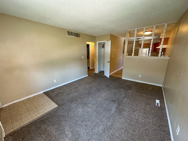 Building Photo - 1317 Woodstock Ave